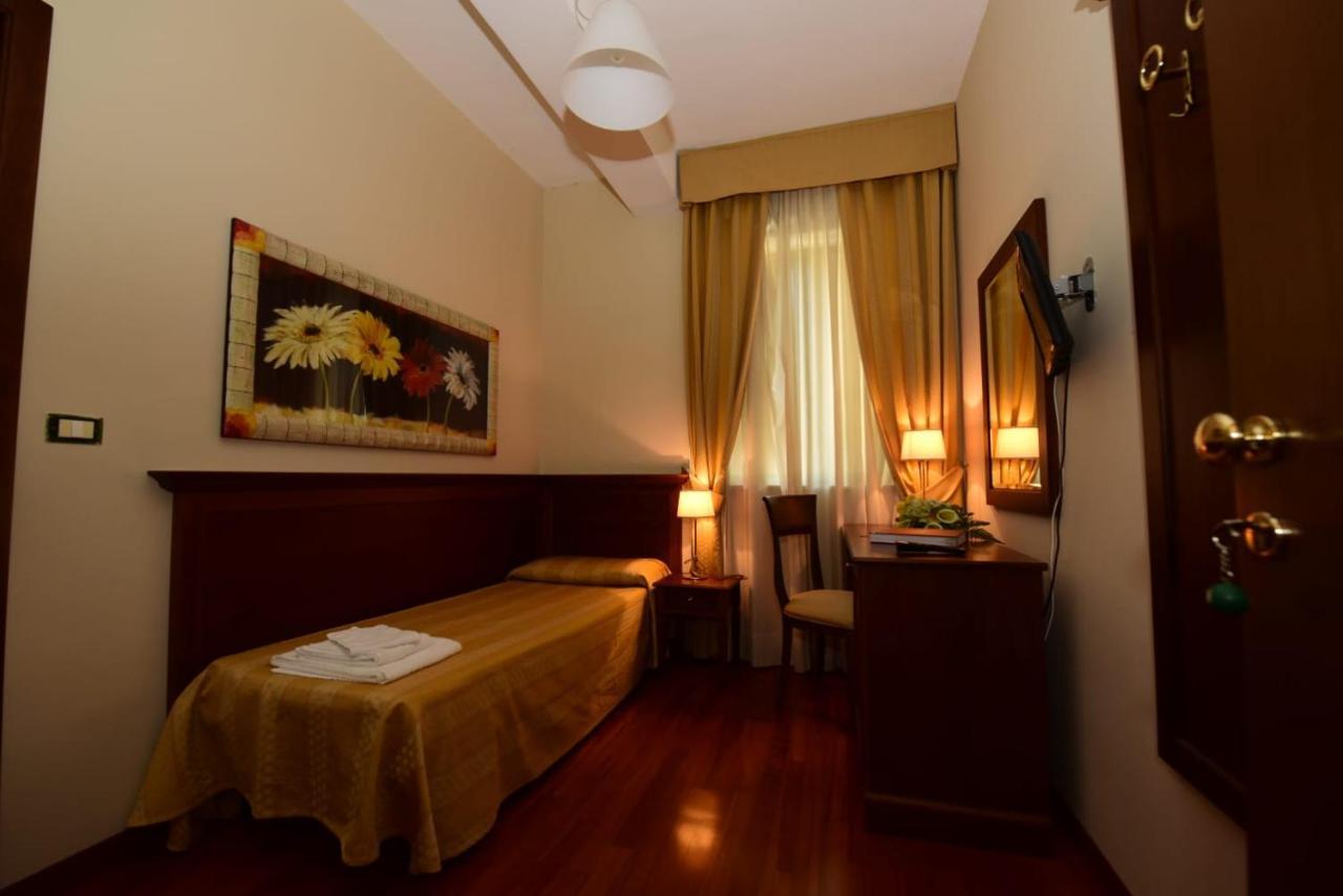 Albergo La Locanda Degli Apolidi Атена-Лукана Екстер'єр фото