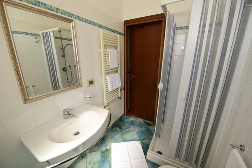 Albergo La Locanda Degli Apolidi Атена-Лукана Екстер'єр фото