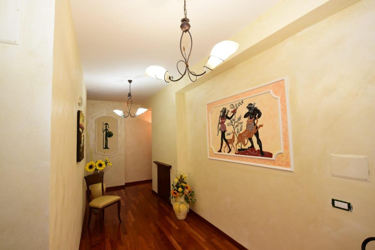 Albergo La Locanda Degli Apolidi Атена-Лукана Екстер'єр фото