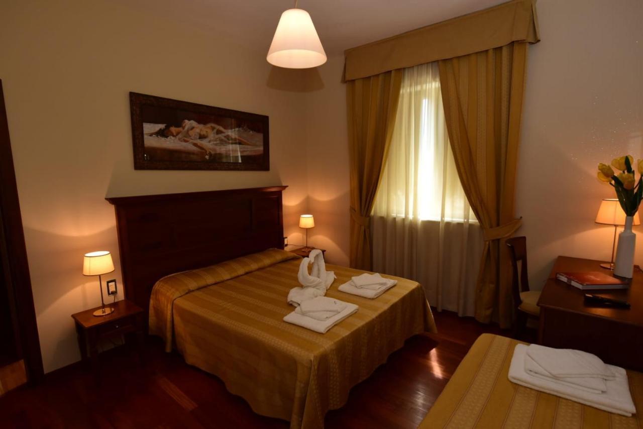 Albergo La Locanda Degli Apolidi Атена-Лукана Екстер'єр фото